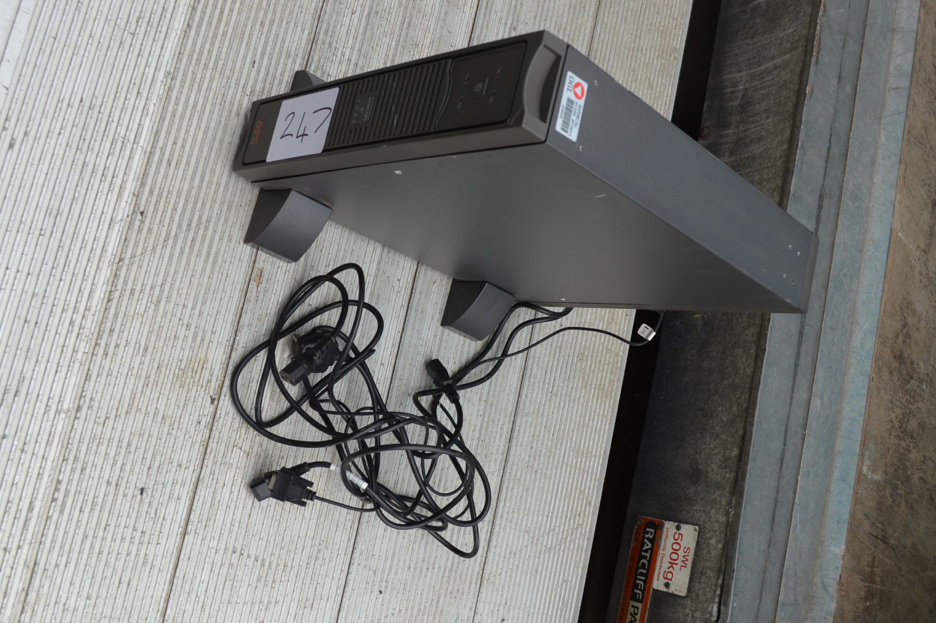 APC Smart UP5 SC1000 Uninterupted Powersource with attached Cables (please note: this item is - Bild 3 aus 5