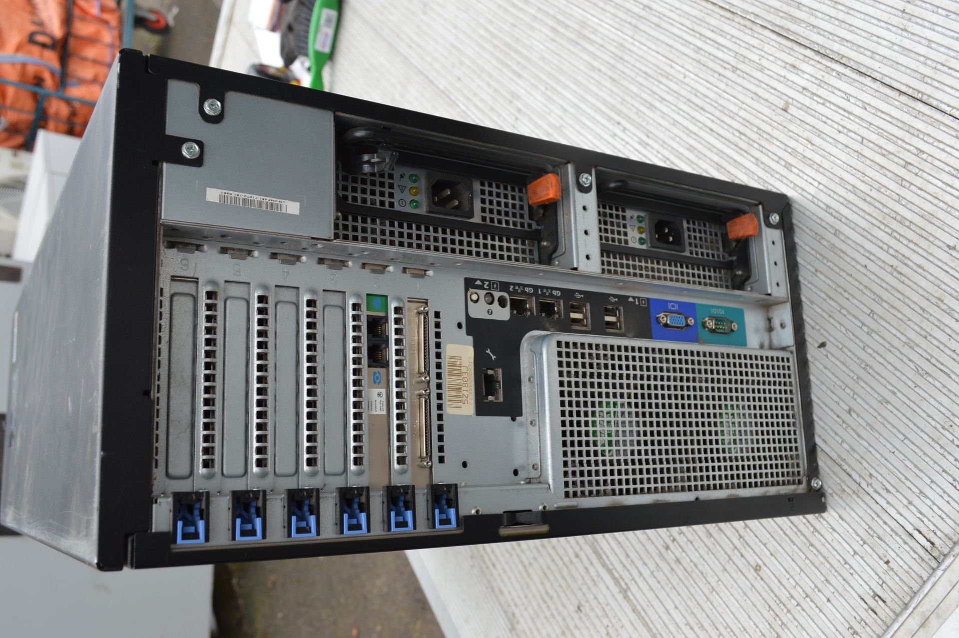 Dell Poweredge 2900 Towerserver ECM01 with 5: 146GB 15K Drives (please note: this item is located in - Image 6 of 10