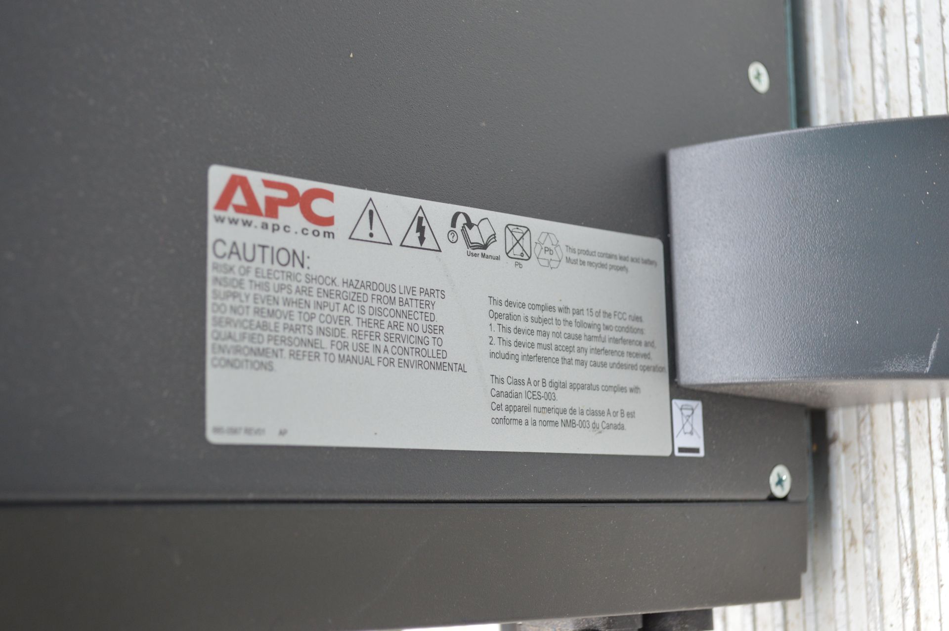 APC Smart UP5 SC1000 Uninterupted Powersource with attached Cables (please note: this item is - Image 5 of 5