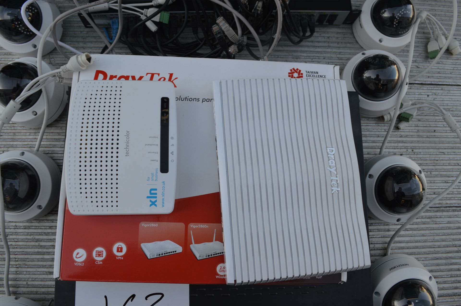 HIK Vision Complete CCTV System including Web Smart D link Switch, Draylek Vigar 2860 Modem - Image 7 of 11