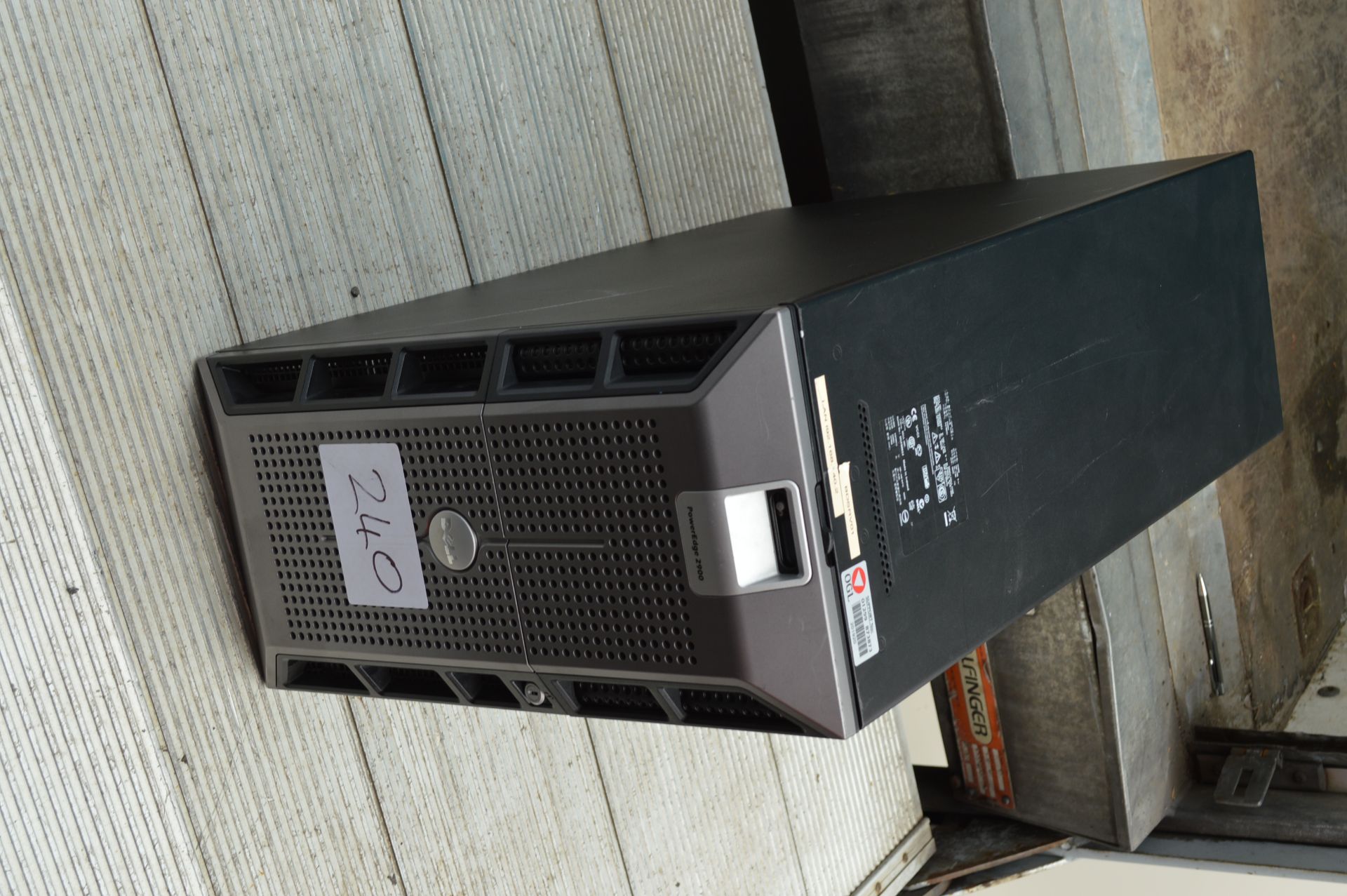 Dell Poweredge 2900 Towerserver ECM01 with 5: 146GB 10K Drives (please note: this item is located in