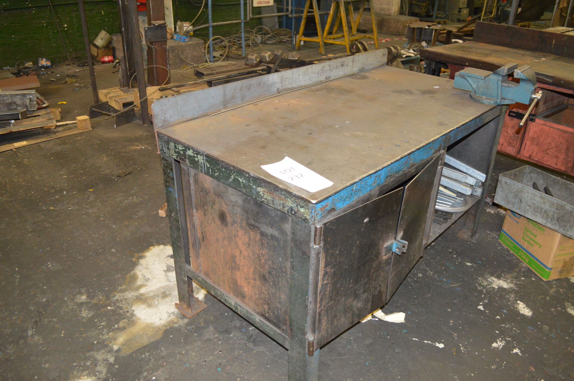 Welded Mild Steel Welding Bench with Vice w-185cm, d-88cm, h-93cm - Image 2 of 6