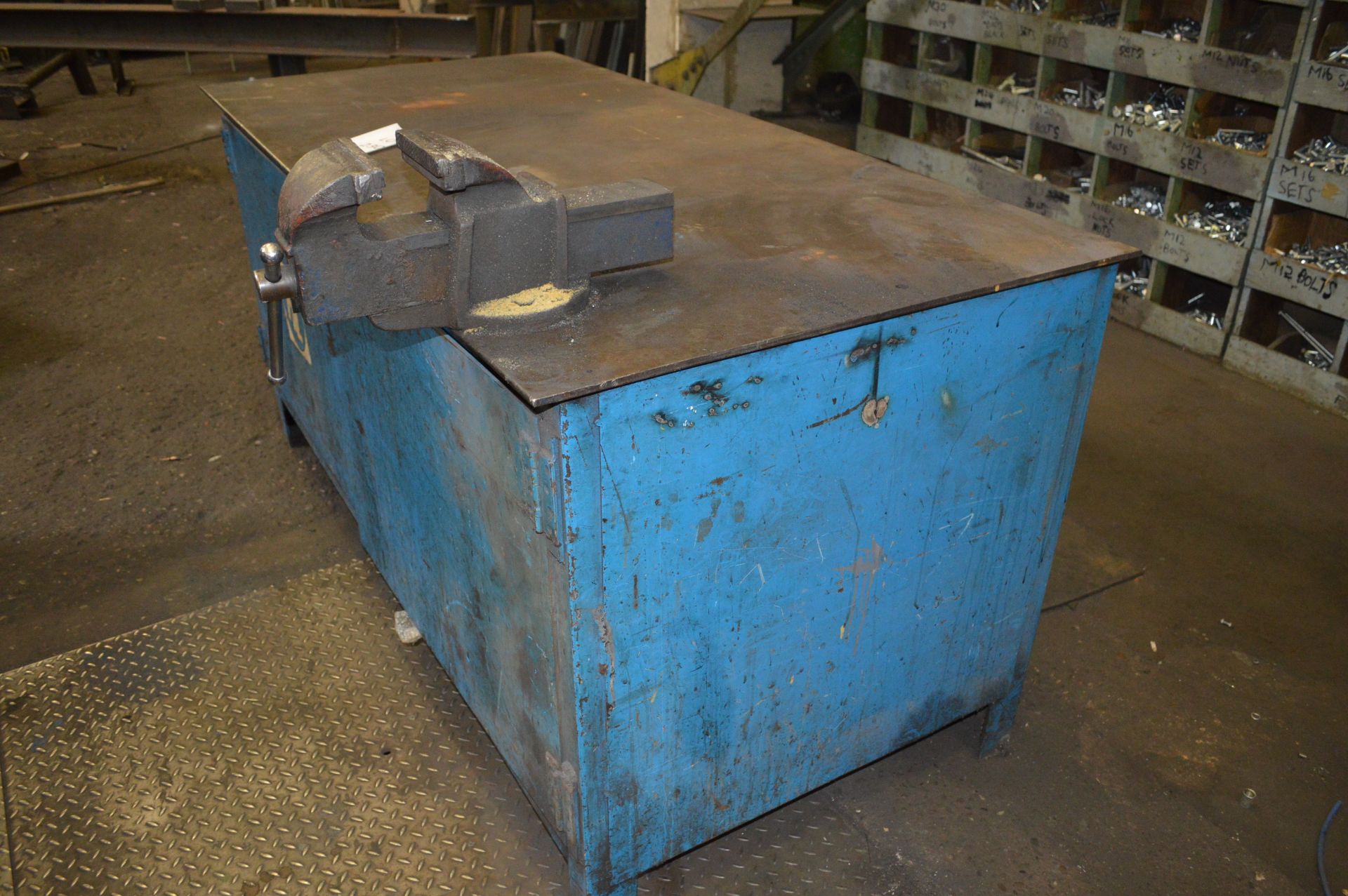 Welded Mild Steel Work Bench with Vice w-185cm, d-88cm, h-93cm - Image 2 of 8