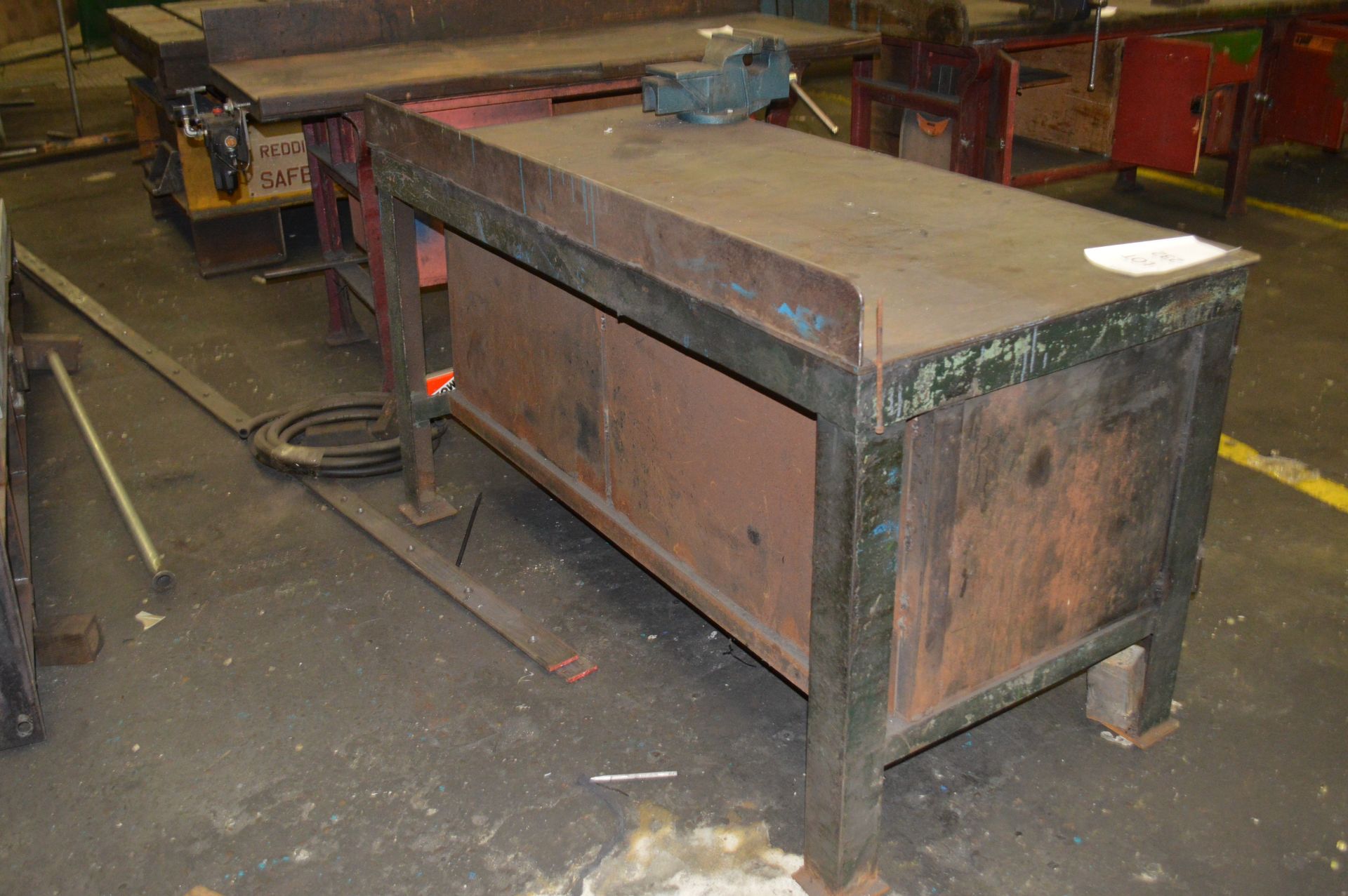 Welded Mild Steel Welding Bench with Vice w-185cm, d-88cm, h-93cm - Image 3 of 6