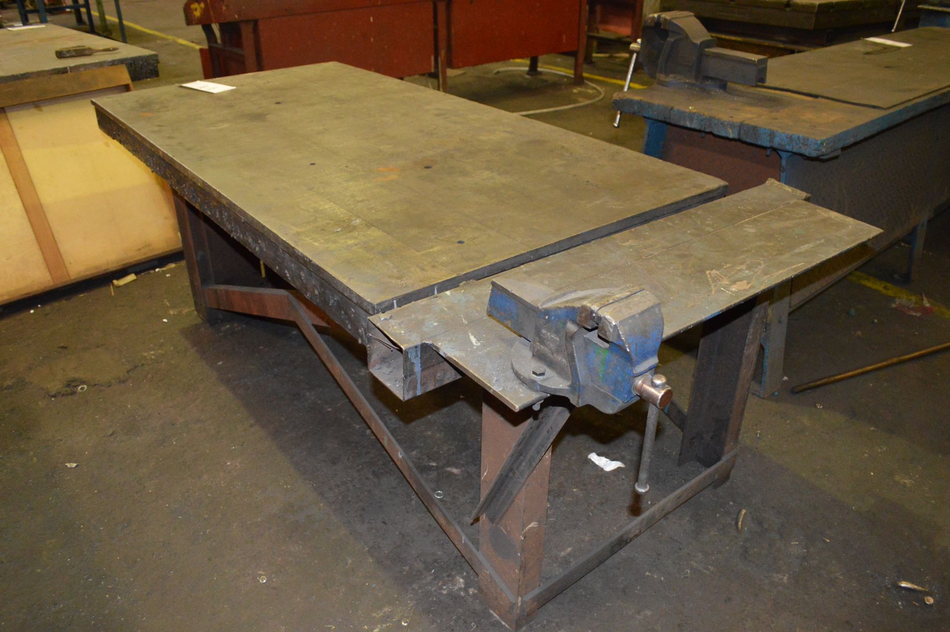 Welded Mild Steel Work Bench with Vice (10cm top) w-185cm, d-93cm, h-93cm - Image 3 of 4