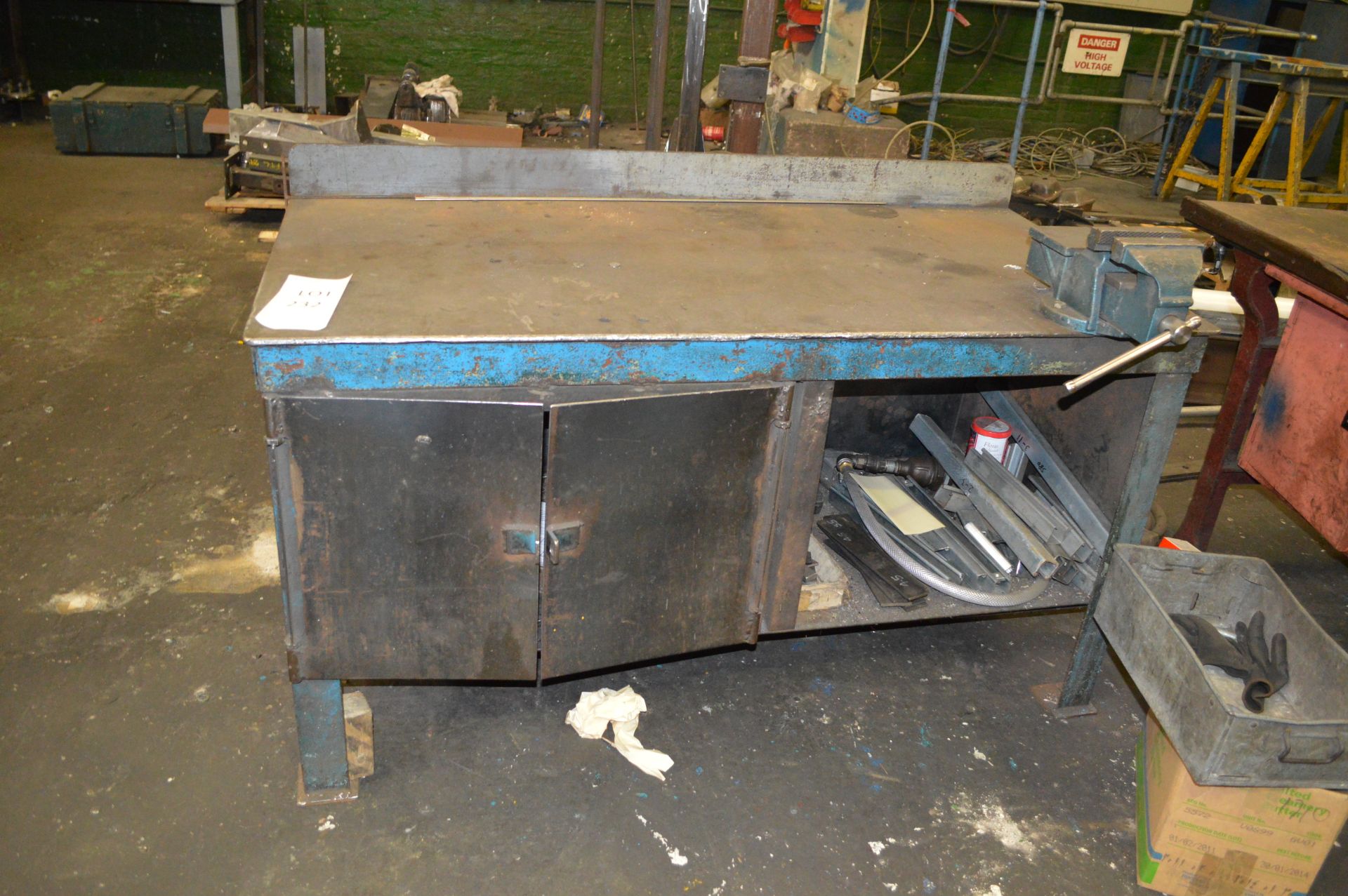 Welded Mild Steel Welding Bench with Vice w-185cm, d-88cm, h-93cm