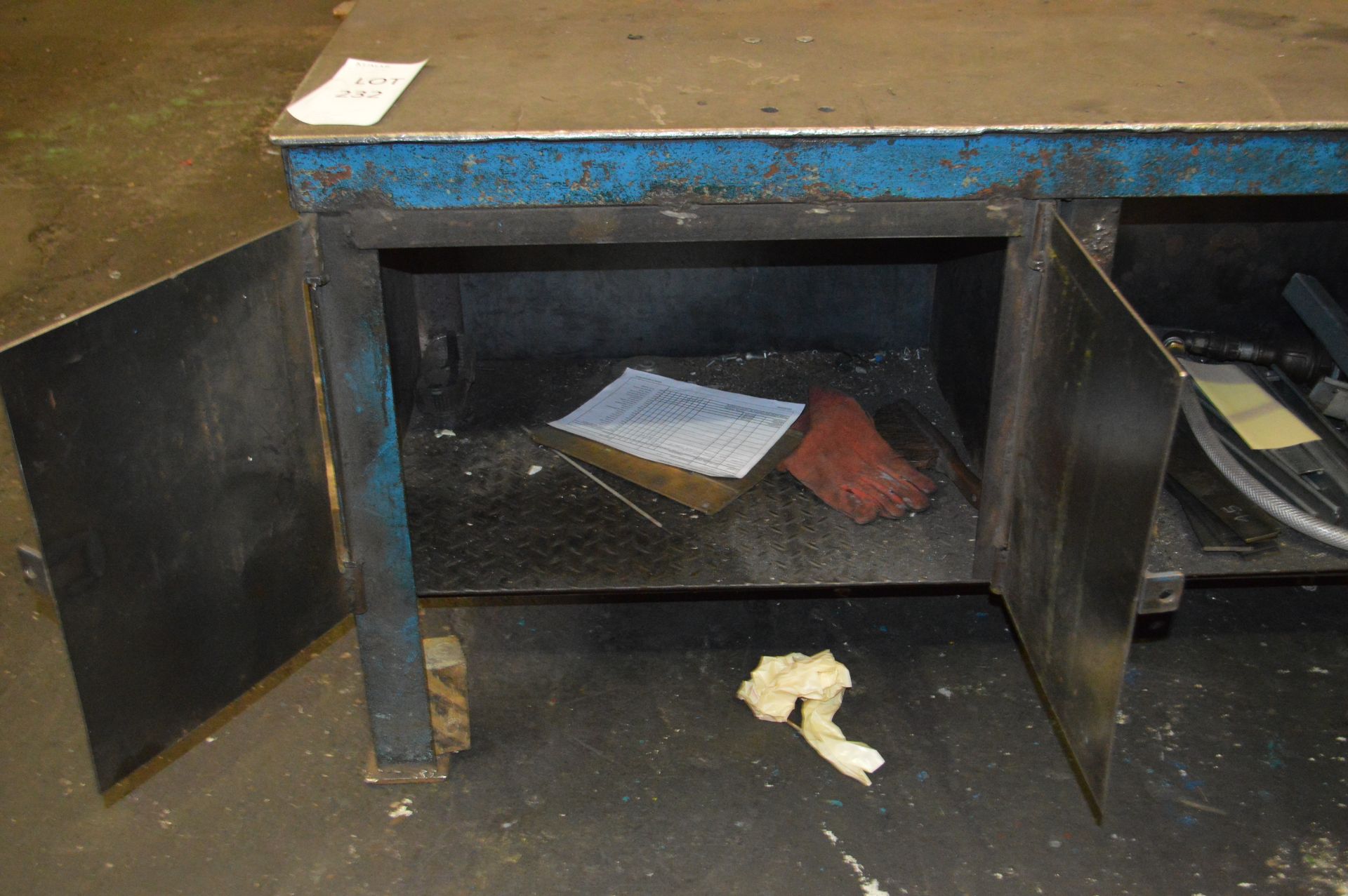 Welded Mild Steel Welding Bench with Vice w-185cm, d-88cm, h-93cm - Image 6 of 6