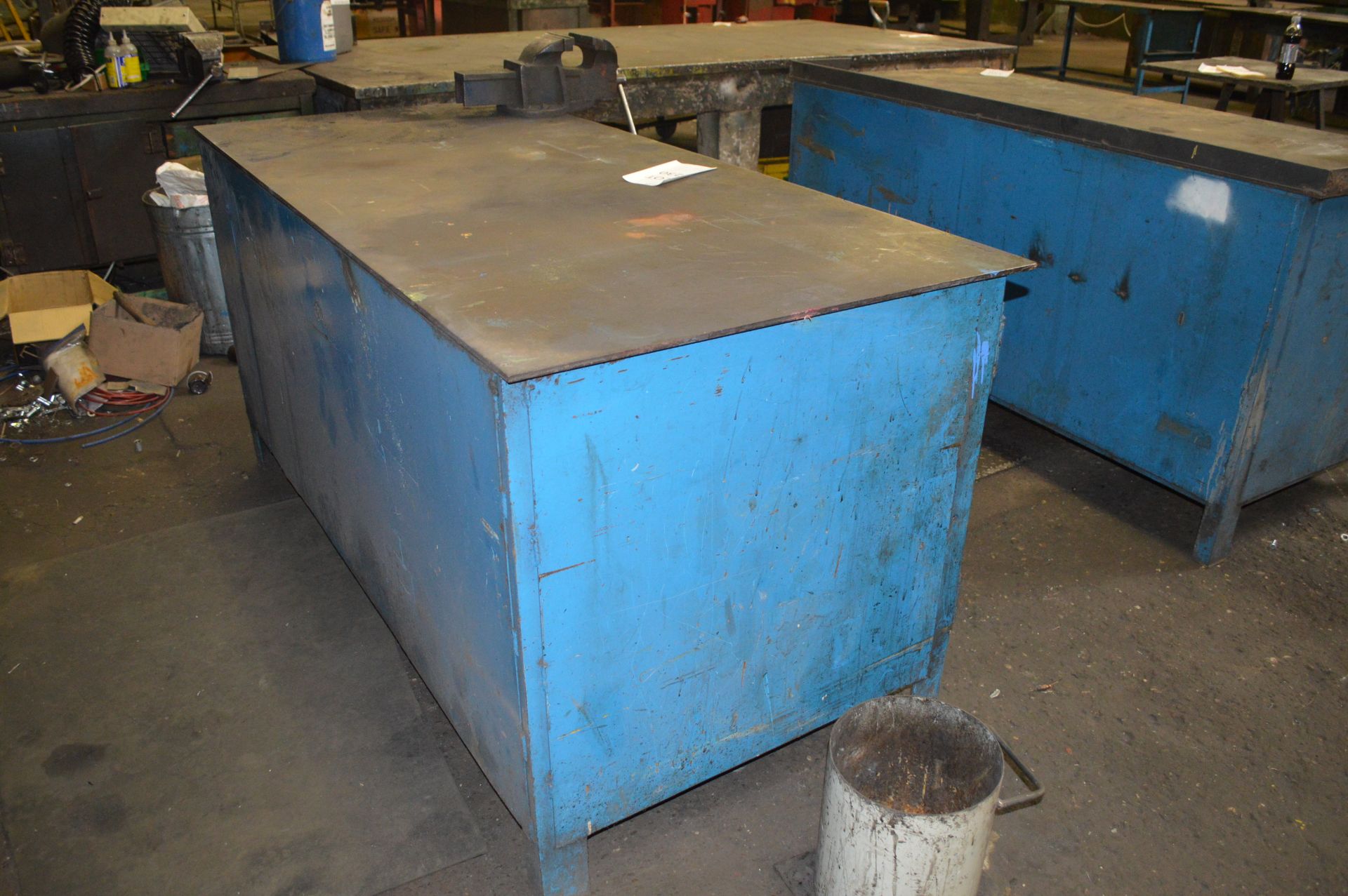 Welded Mild Steel Work Bench with Vice w-185cm, d-88cm, h-93cm - Image 4 of 8