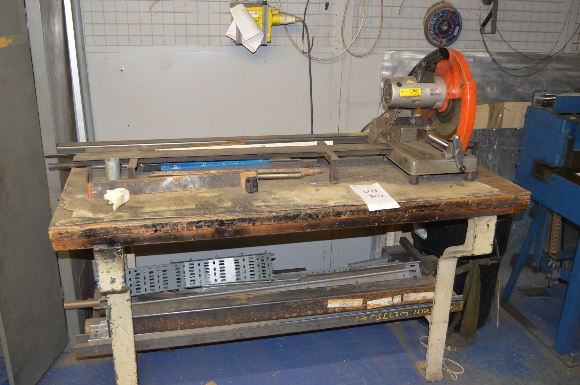 Makita 2414. 355.. Abrasive Cut Off Saw (110v)Serial No: 397804E with Workbench - Image 2 of 5