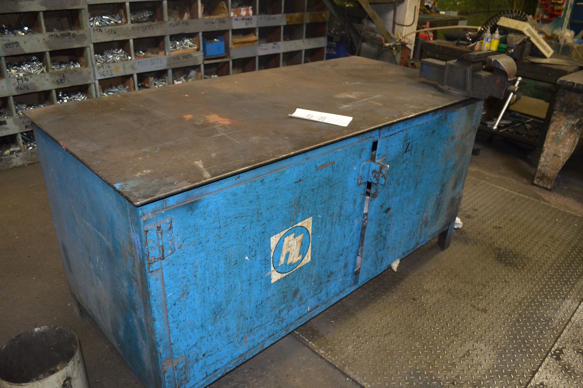 Welded Mild Steel Work Bench with Vice w-185cm, d-88cm, h-93cm - Image 5 of 8