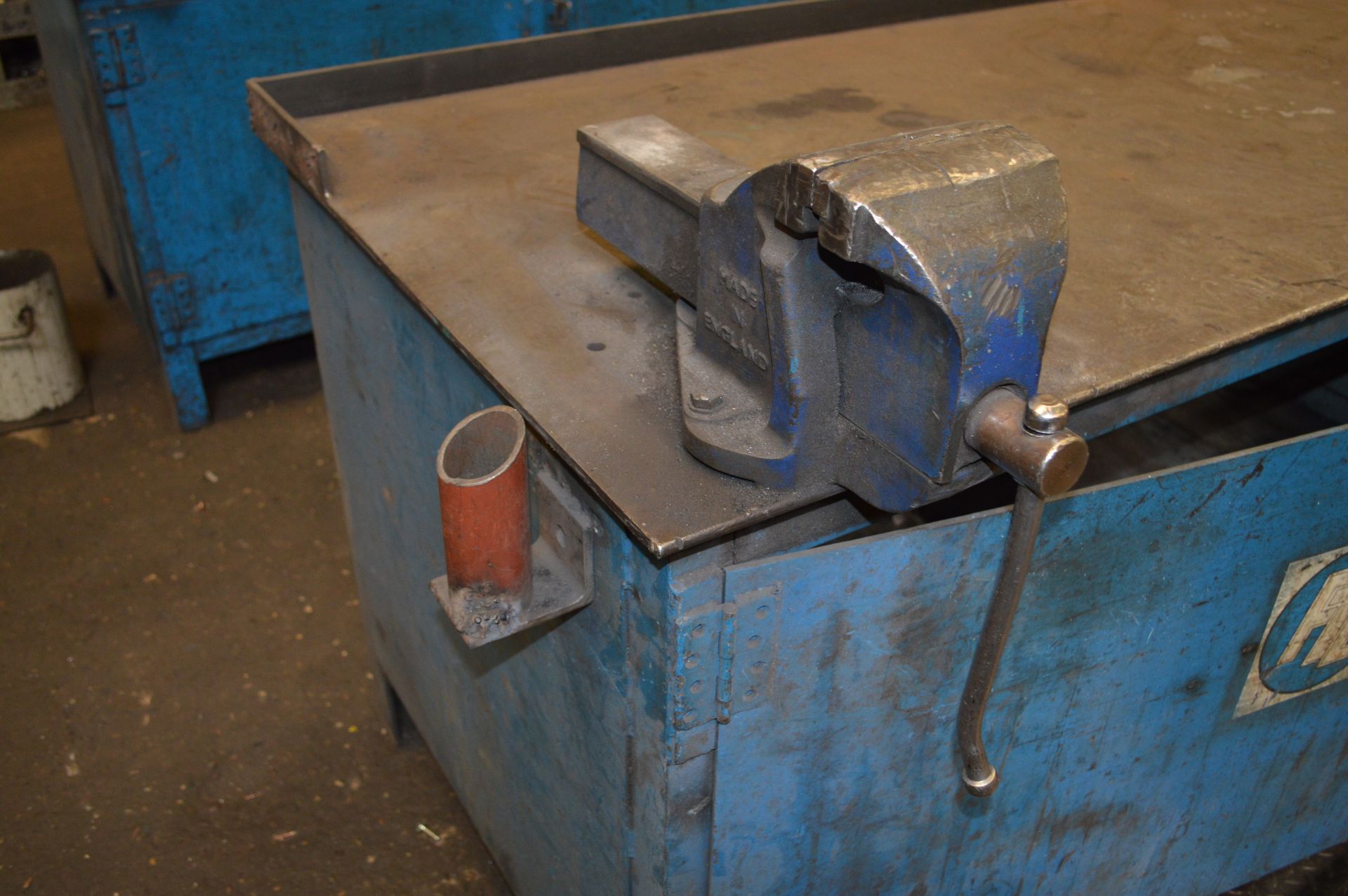 Welded Mild Steel Work Bench with Vice w-185cm, d-88cm, h-93cm - Image 5 of 8