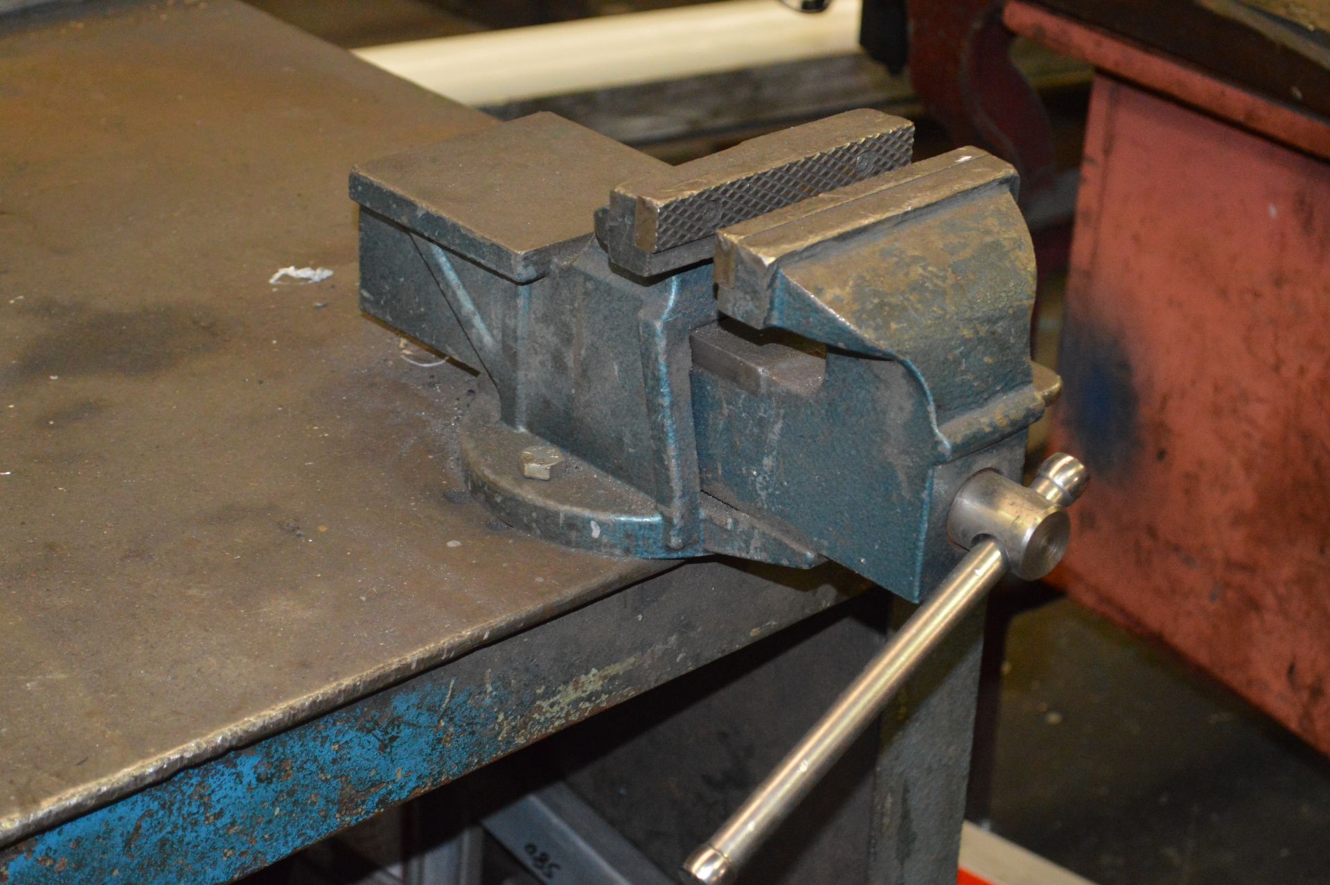Welded Mild Steel Welding Bench with Vice w-185cm, d-88cm, h-93cm - Image 5 of 6