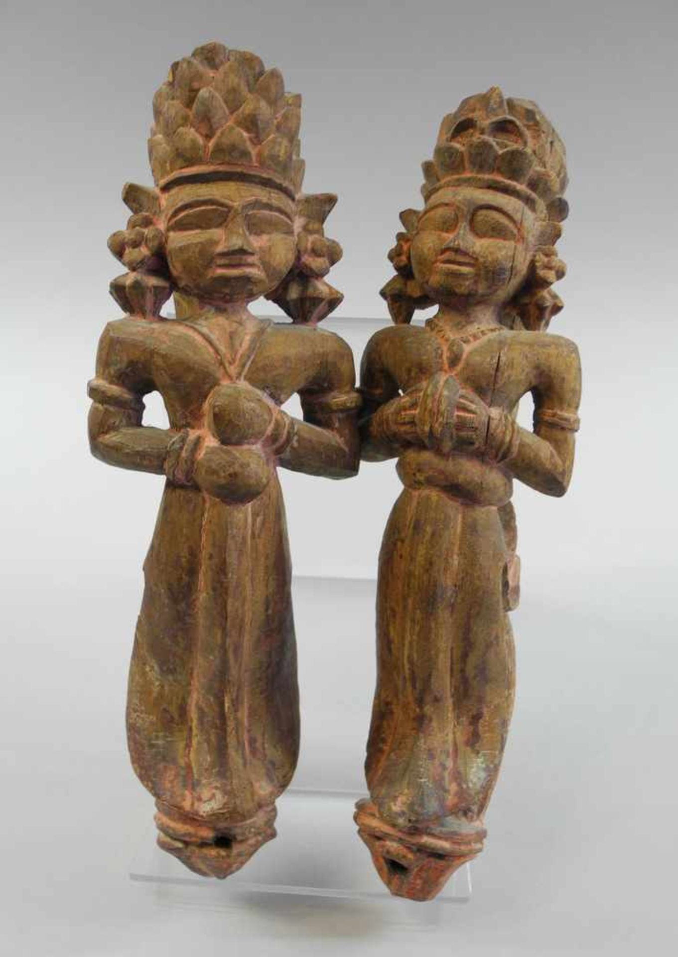 Paar Tempelwächter Holz geschnitzt, Reste von polychromer Fassung. Mit Wandbefestigung. Südost- - Bild 3 aus 3