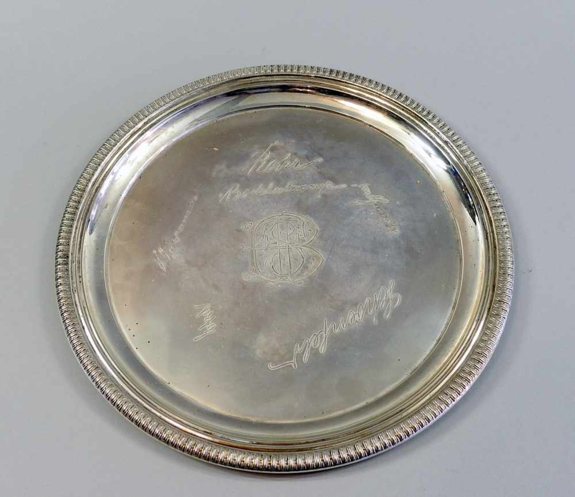 Rundes Silbertablett Silber 800, Punziert mit Halbmond und Krone, hergestellt bei E. Schürmann & Co,