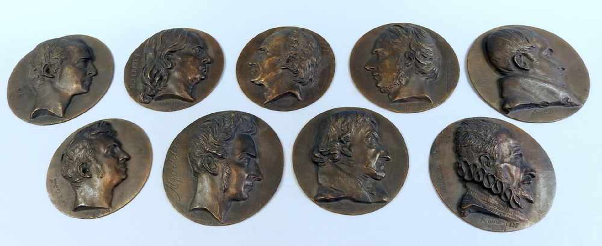 Pierre Jean David d'Angers, 1788 Angers - 1856 Paris 9 Bronzemedaillen mit Profilen von