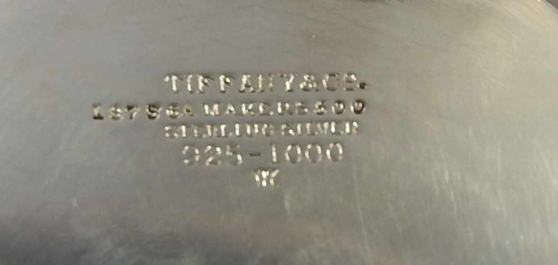 Tablett, Tiffany & Co Sterling Silber 925 - 1000. Der Rand ist durch gravierte Blumen geschmückt. In - Bild 2 aus 2