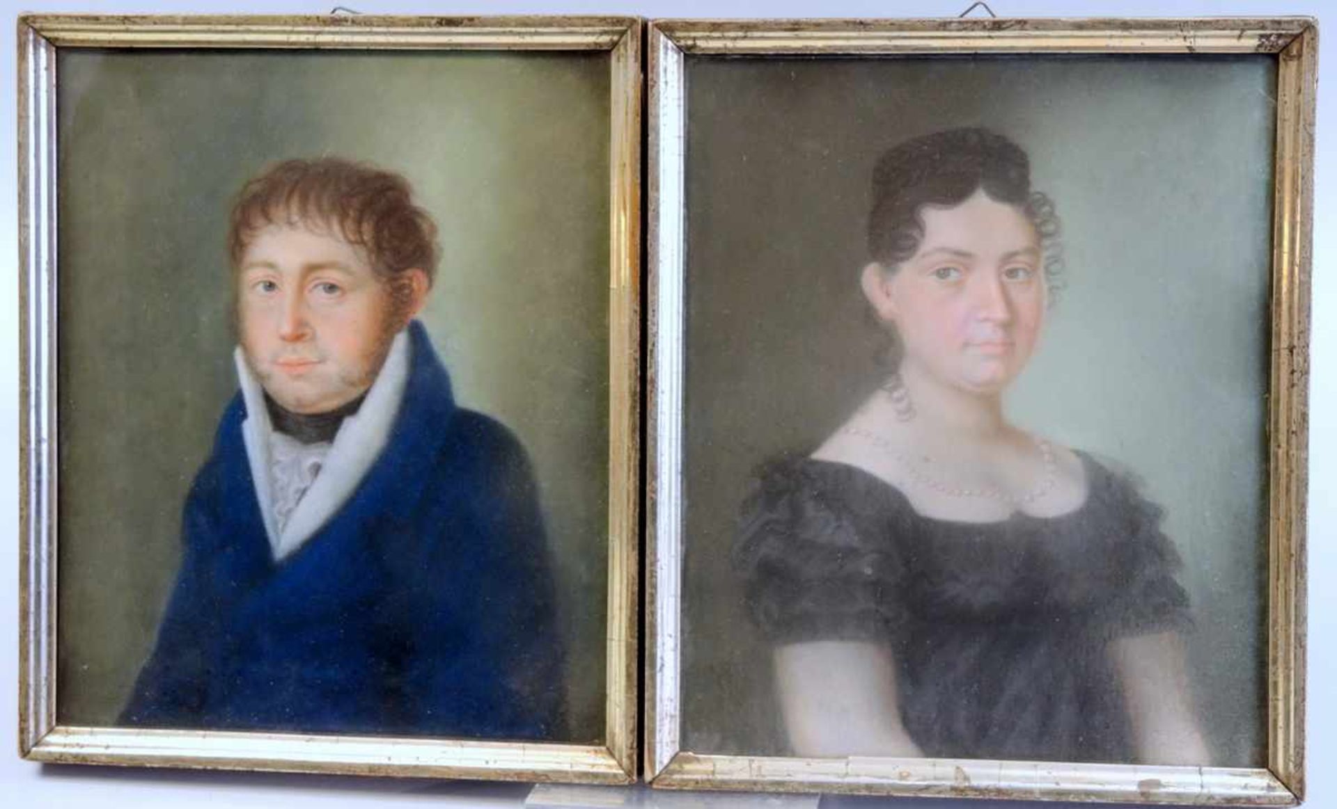 Portrait eines Mannes und einer Frau Pastell/Papier, unter Glas, gerahmt. Gegenstücke, unsigniert.