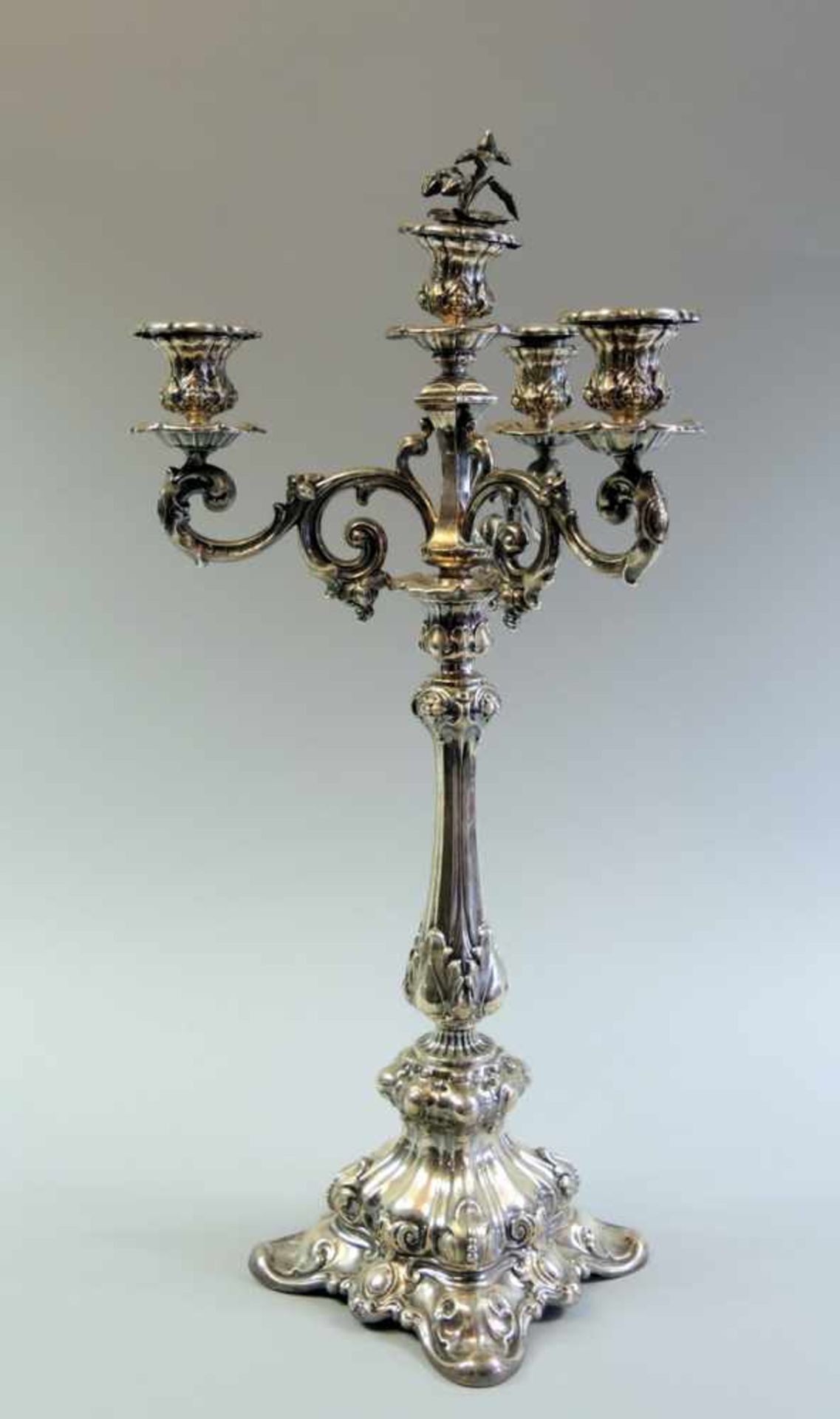 Prächtige Leuchter Silber 13 Lot, am Fuß mit Feingehaltstempel. Vierflammiger Leuchter, barocker - Bild 2 aus 2