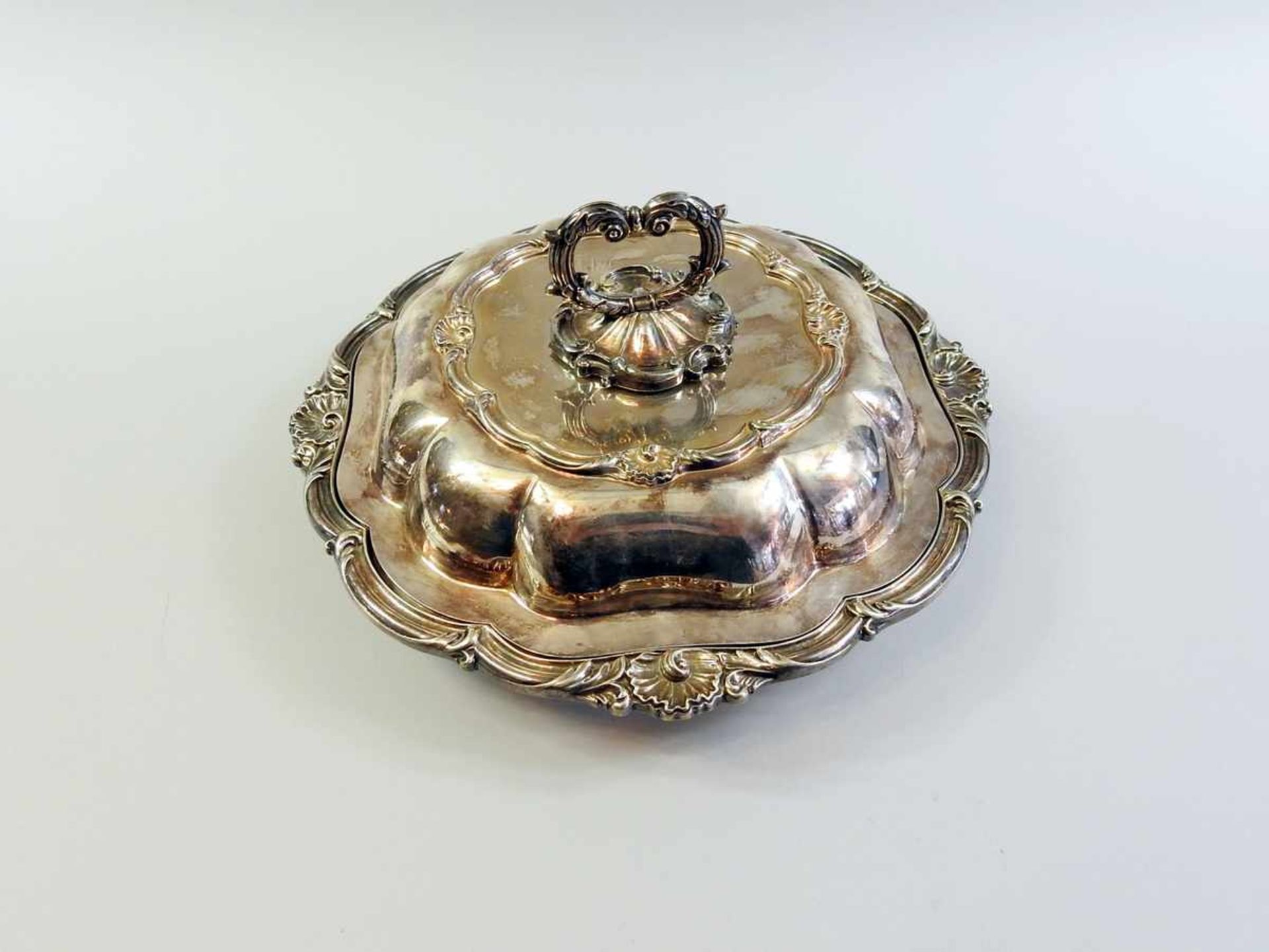 Achtkantige Deckelterrine Silber plated, am Boden mit der Firma Mappin & Webb punziert. Oktogonale