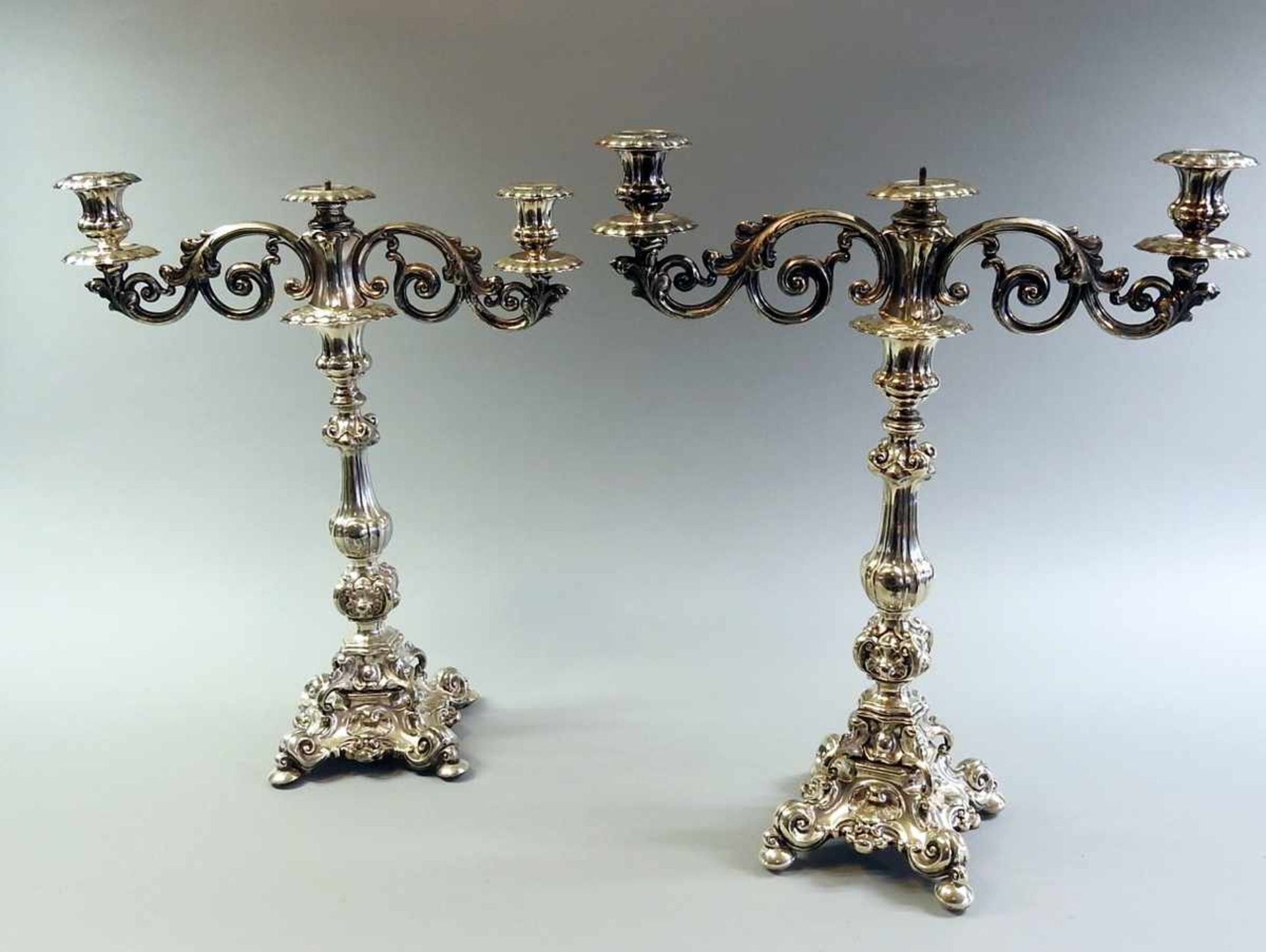 Paar Prunkvolle Kandelaber Silber 900, weighted, mit Halbmond und Krone punziert. Selten große 3- - Bild 2 aus 2