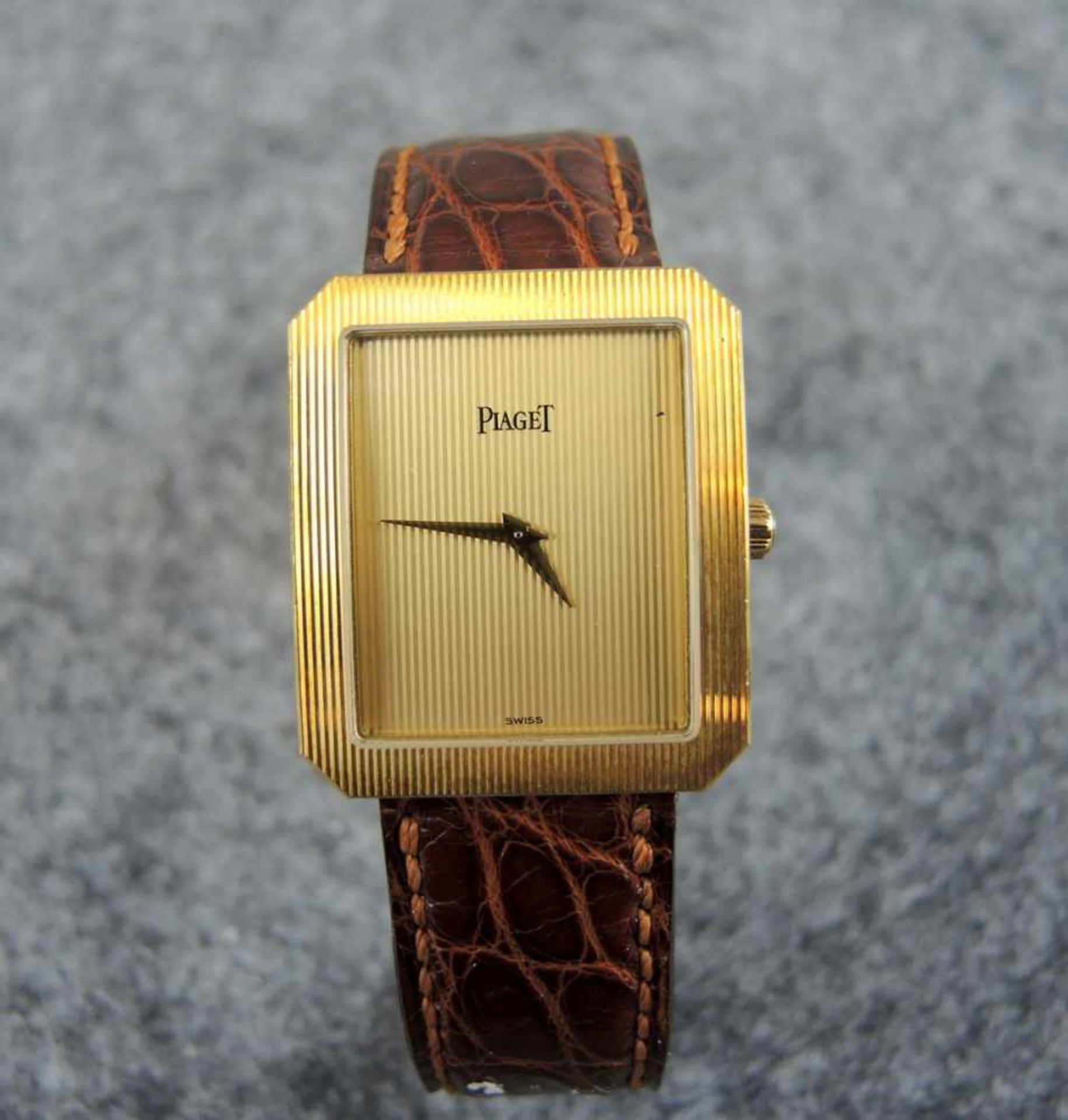 Piaget Armbanduhr 18 K. Gelbgold, Handaufzug. Ohne Box & Papiere. L x B ca. 25 x 30 mm