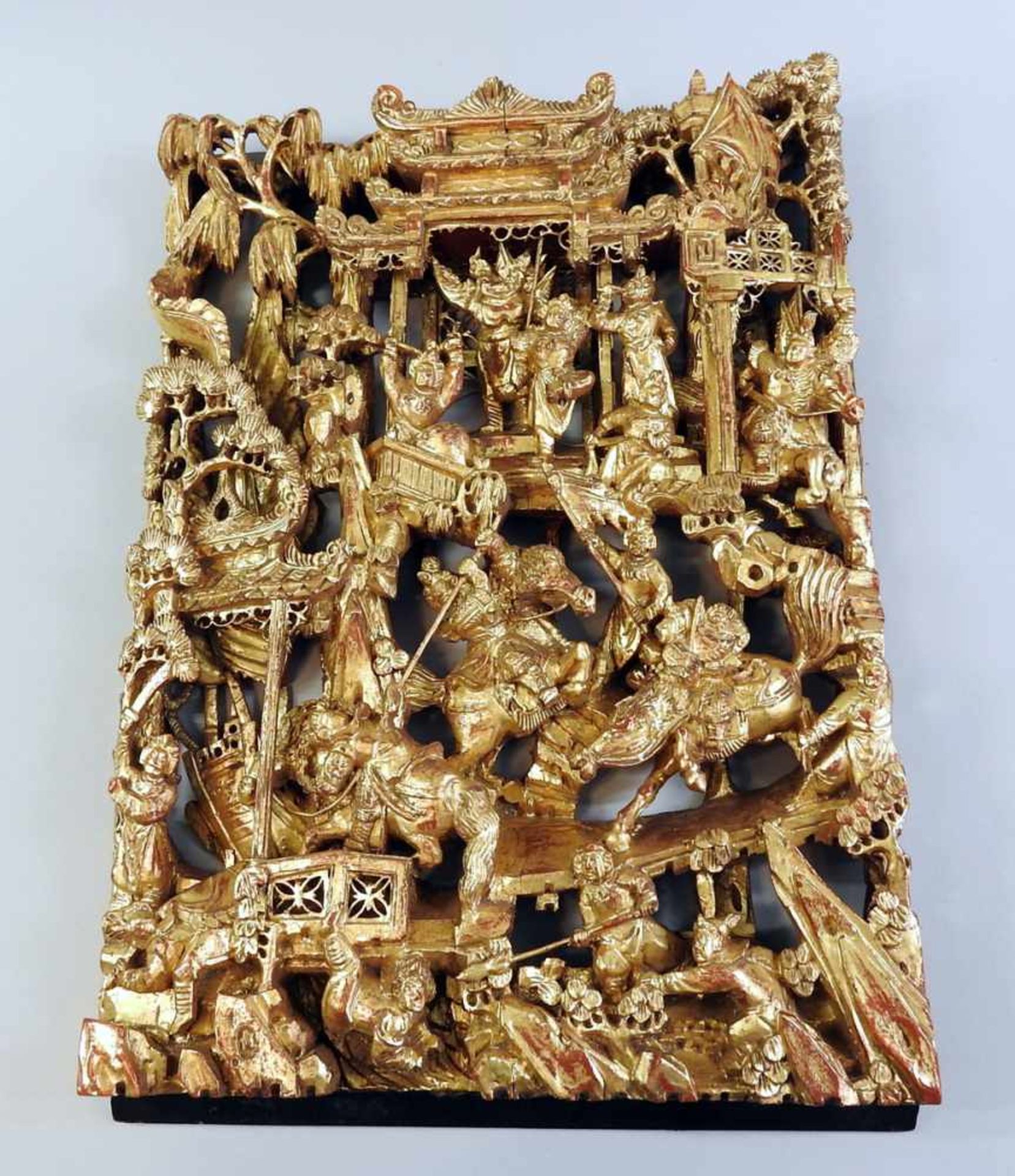 Relief Holz, polychrom und gold staffiert. Sri Lanka, 20. Jh. H x B ca. 41 x 30 cm