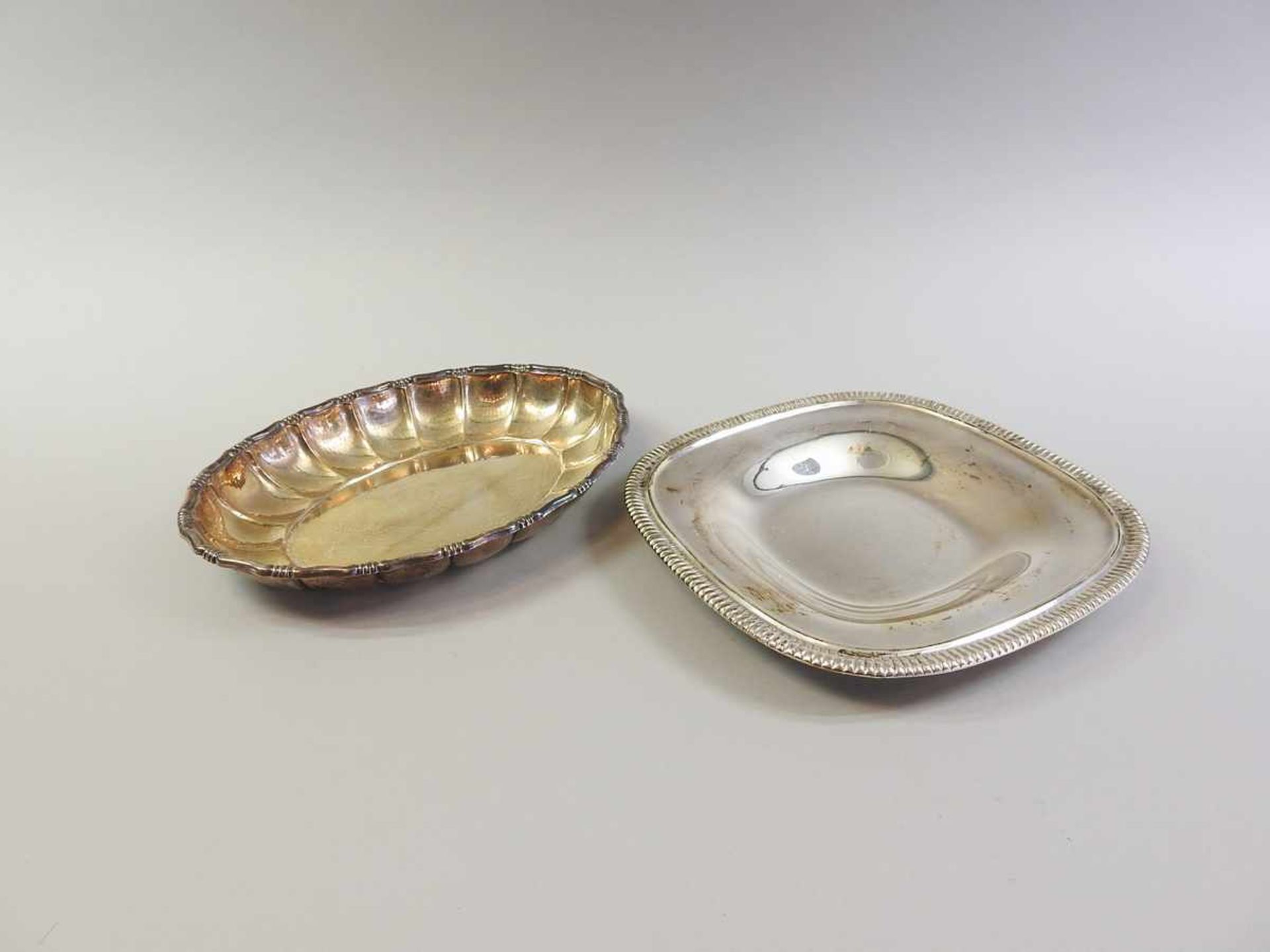 Paar Anbietschalen Silber 835, jeweils mit Feingehaltstempel, Halbmond und Krone und Meisterpunze