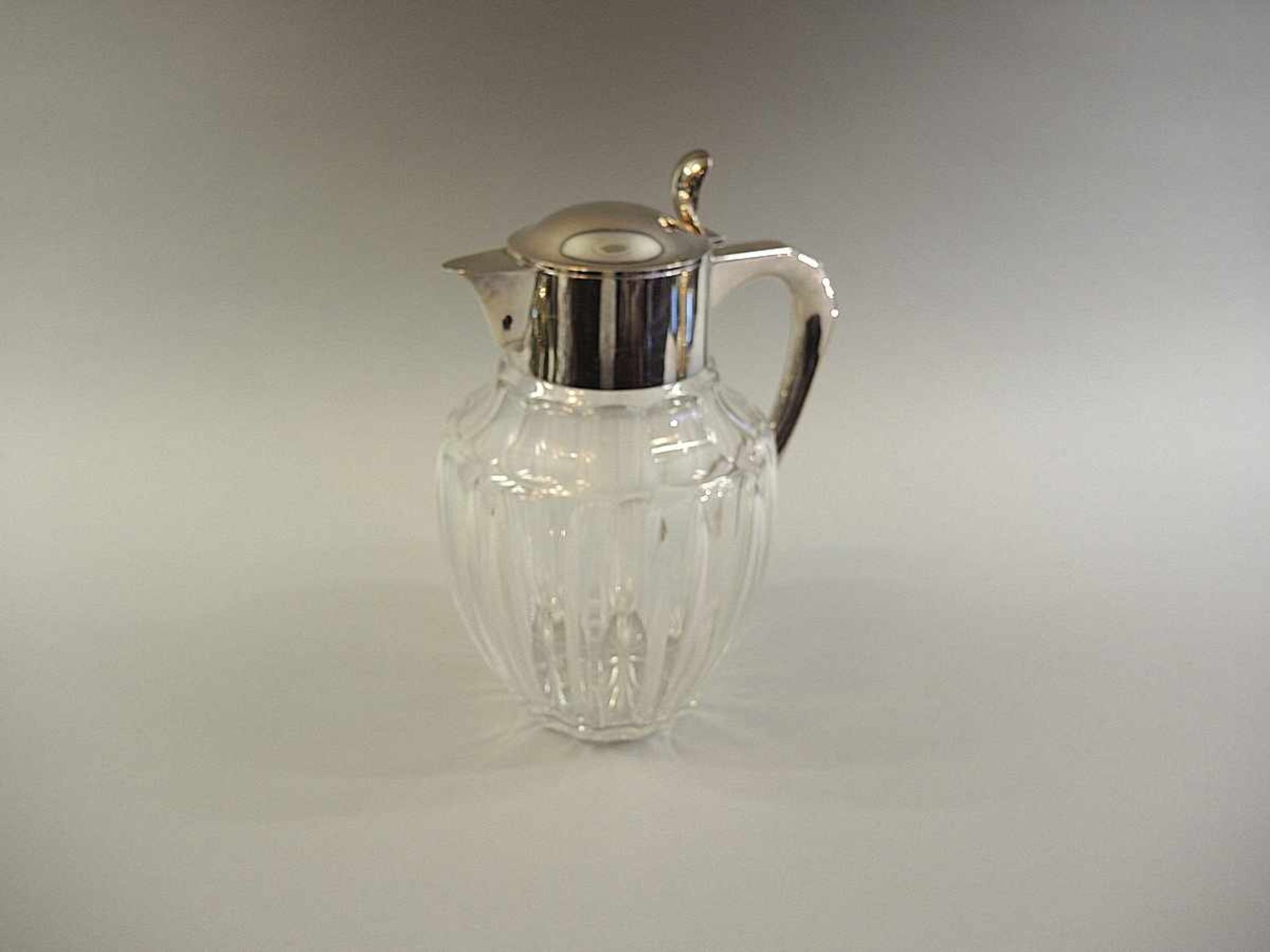Art-Deco Kalte Ente Glas, mit Silbermontur. Seitlich mit "830" Feingehalt, Halbmond- und Krone und