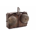 Antikes Uhrwerk, wohl 16./17. Jh. Eisen, Zahnräder aus Messing, 2 Glocken. H.: 14, Br.: 18 cm.