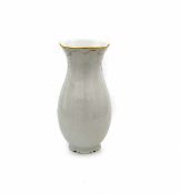 Vase, Fürstenberg Porzellan, weiß minim. goldstaffiert. H. 38 cm