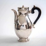 Klassizistische Kaffeekanne in Birnform, um 1800 Silber, Henkel aus Holz, ebonisiert gefasst mit