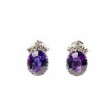 Paar Ohrclips mit Amethyst und Brillanten 585er Weißgold. Clipbrisur. Ovaler Amethyst von zus. 8,0