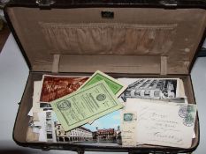 Kleiner Reisekoffer mit div. Bildern Dunkelbraunes Krokodilleder. Inhalt mit Grußkarten