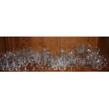 Großes Konvolut Trinkgläser mit Jagdszenen Farbloses Glas mit mattgeschliffenen Darstellungen von