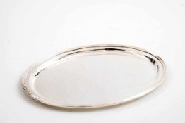 Ovales Tablett, Italien 925er Silber. Schlichter ovaler Spiegel, Fahne mit profiliertem Rand. Marke: