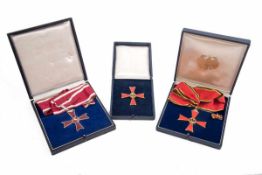 Verdienstkreuz BRD, Niedersächsisches Verdienstkreuz und Bundesverdienstkreuz an Nadel. 3 Stück,(
