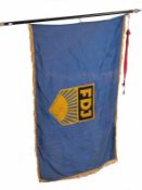 FDJ-Fahne mit Wimpel Blauer Baumwollstoff mit FDJ-Zeichen. Fahnestange. 200 x 120 cm.