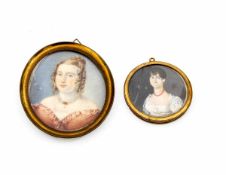 2 Miniatur Damenporträts Gouache auf Elfenbein. Dame mit blonden Schillerlocken, sign. L. Medici
