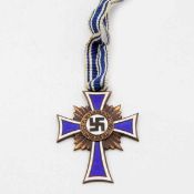 Mutterkreuz 1938 Bronze, blau-weißes Band.