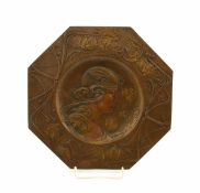 Paar Wandteller, Jugendstil um 1900 Metall, kupfer- und altgoldfarben bronziert. Runder Spiegel