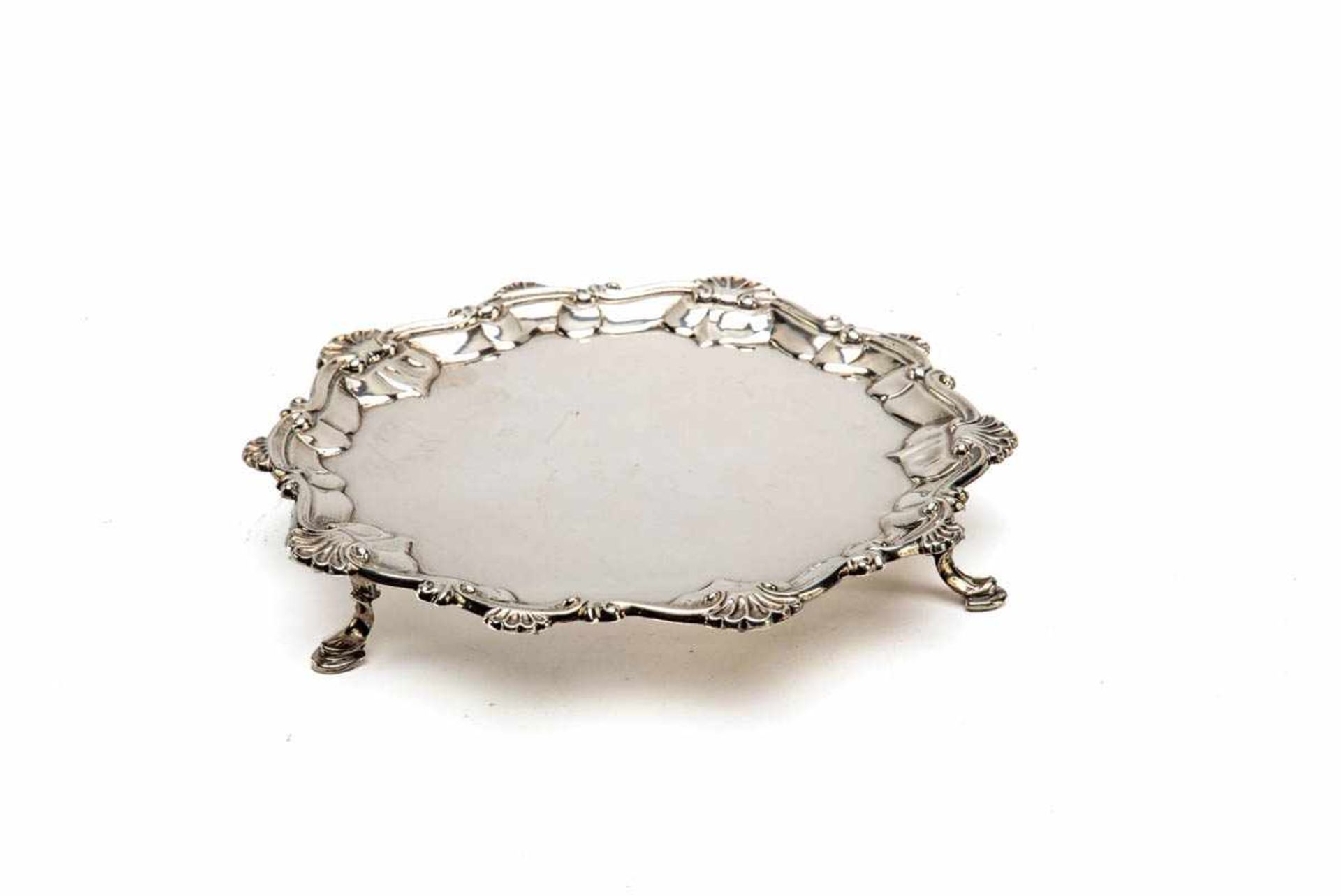 George-III-Salver, London 1769 George-III-Salver (Präsentierteller), London 1769, Silber, auf drei