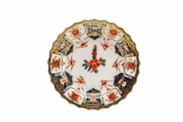 Imari-Teller, Meissen, um 1730/40 Rand wellenförmig, Bemalung auch auf der Unterseite der Fahne in