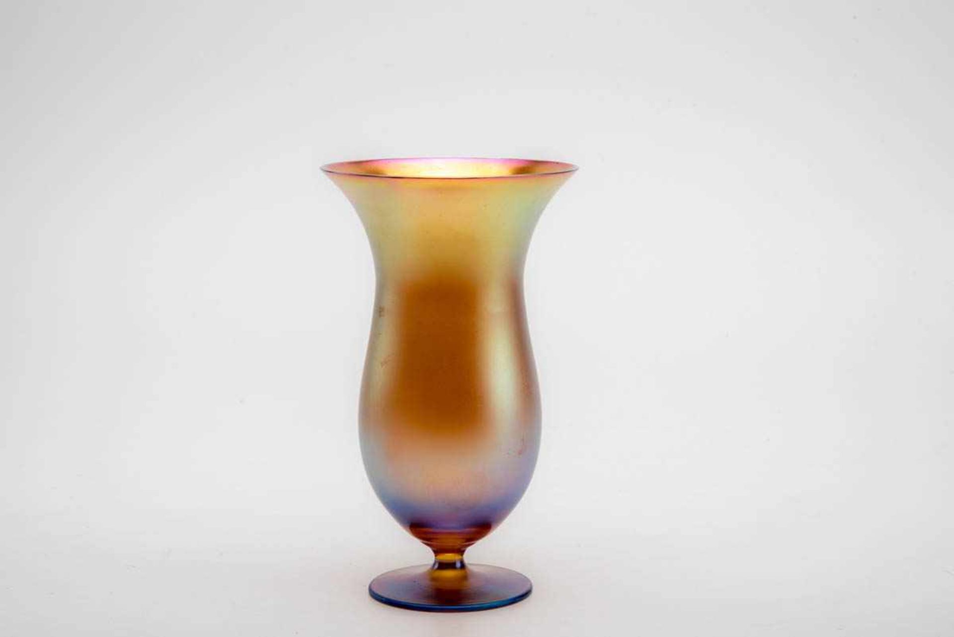 Ziervase, WMF um 1920-33 Myra-Kristall. Bernsteinfarbenes Glas mit stark lüstrierendem Überfang.