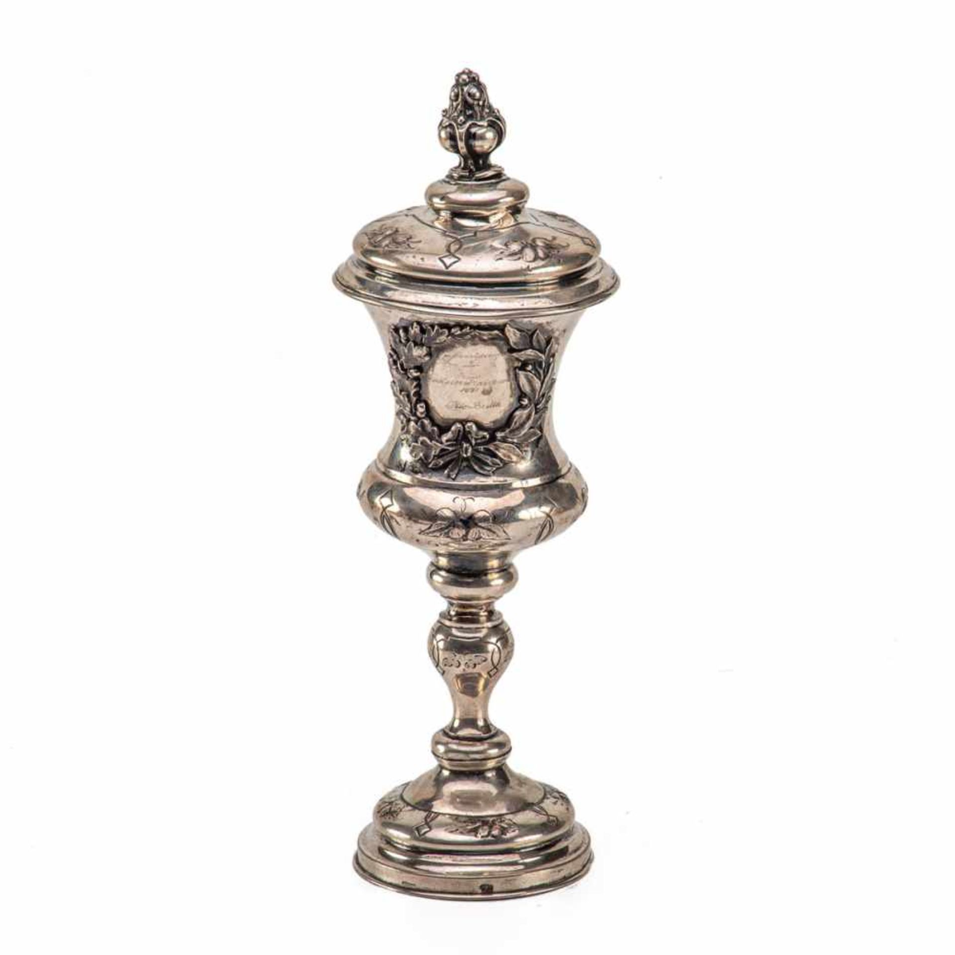 Deckelpokal, Deutsch 1887 12lötiges (750er) Silber, innen vergoldet. Runde Fuß mit Früchtebuketts