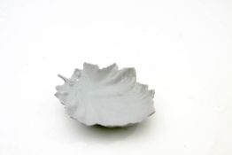 Blattschale, Höchst Porzellan, weiß, L.: 19 cm, Br.: 15 cm.