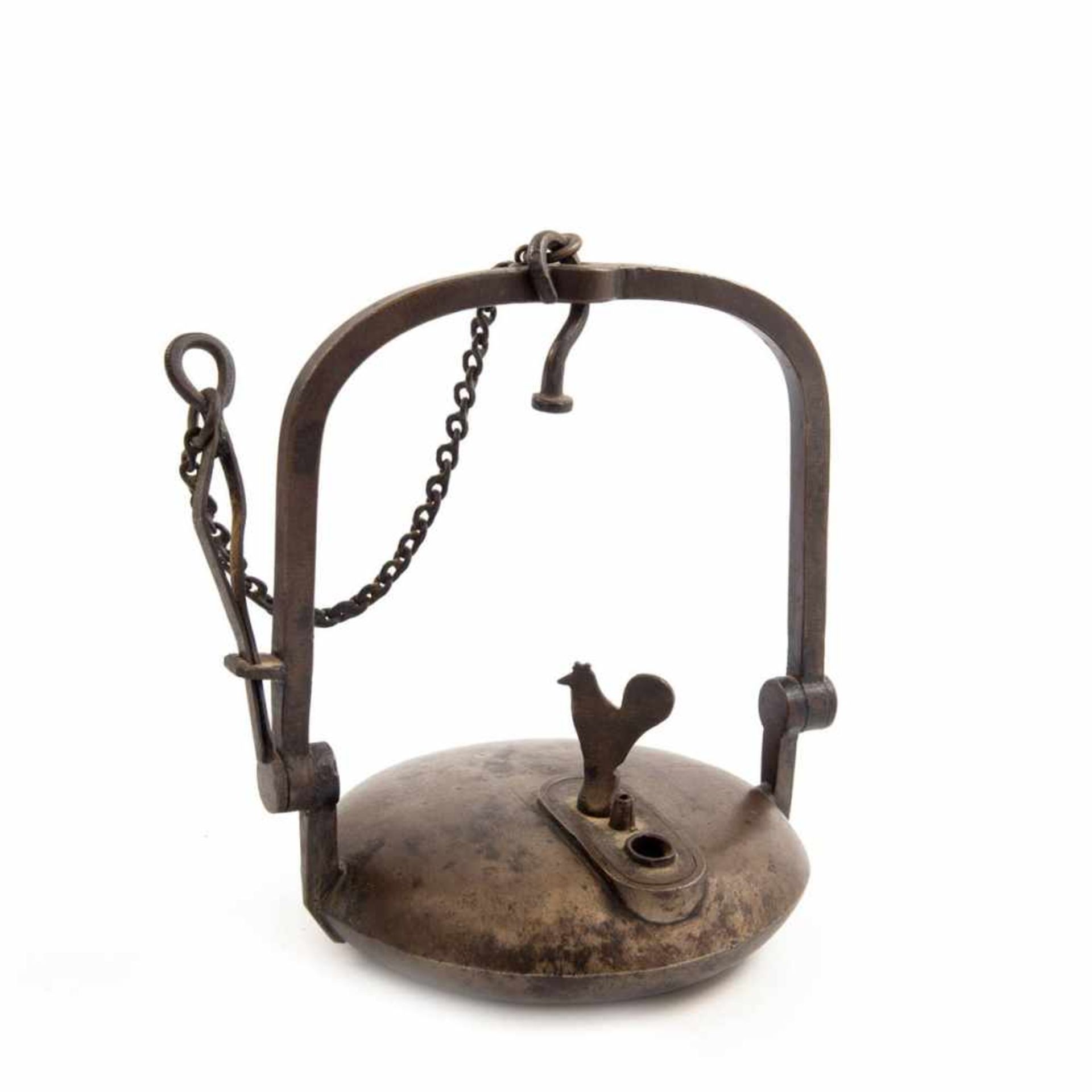 Grubenlampe um 1900 Bronze. Runder Brennstoffbehälter, beweglicher Bügelhenkel mit Zange. Dm.: 13