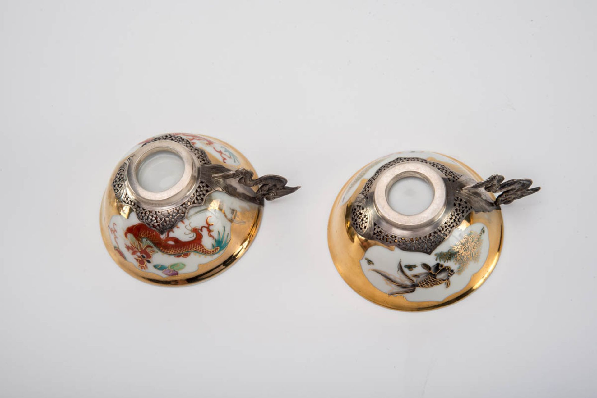 Paar Teetassen mit UT, Vietnam 900er Silber, Eierschalporzellan, polychrom bemalt mit - Bild 5 aus 5