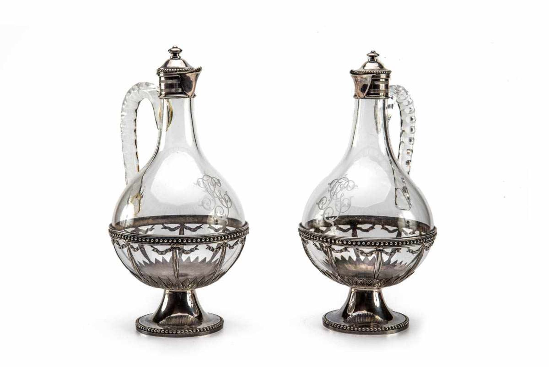Paar Karaffen, Charles Odiot, Paris 1826-1894 950er Silber, farbloses glas. Runder Fuß mit