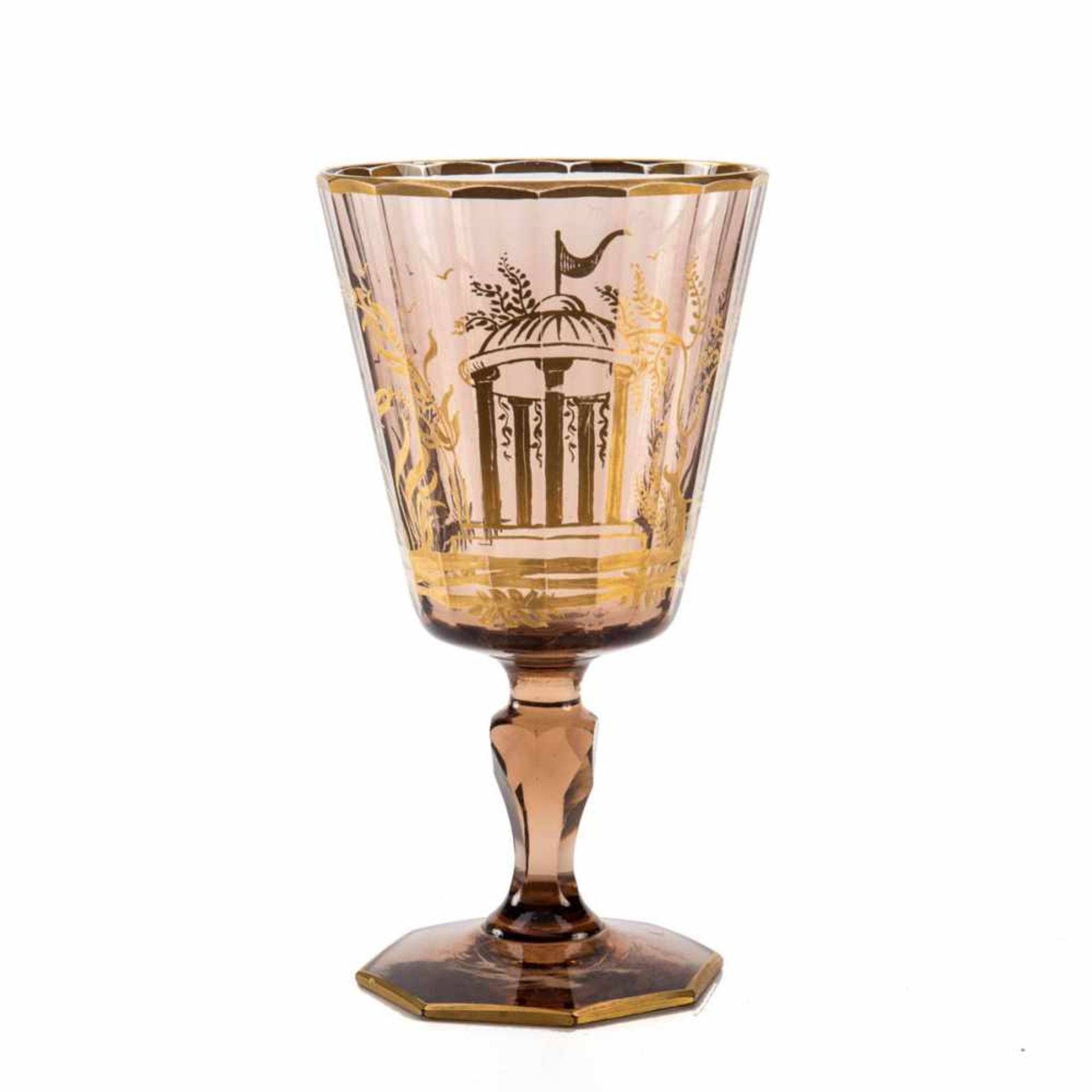 Kelchglas, Böhmen um 1900 Bräunliches Glas. Oktogonaler Fuß, facettierter Schaft, konische