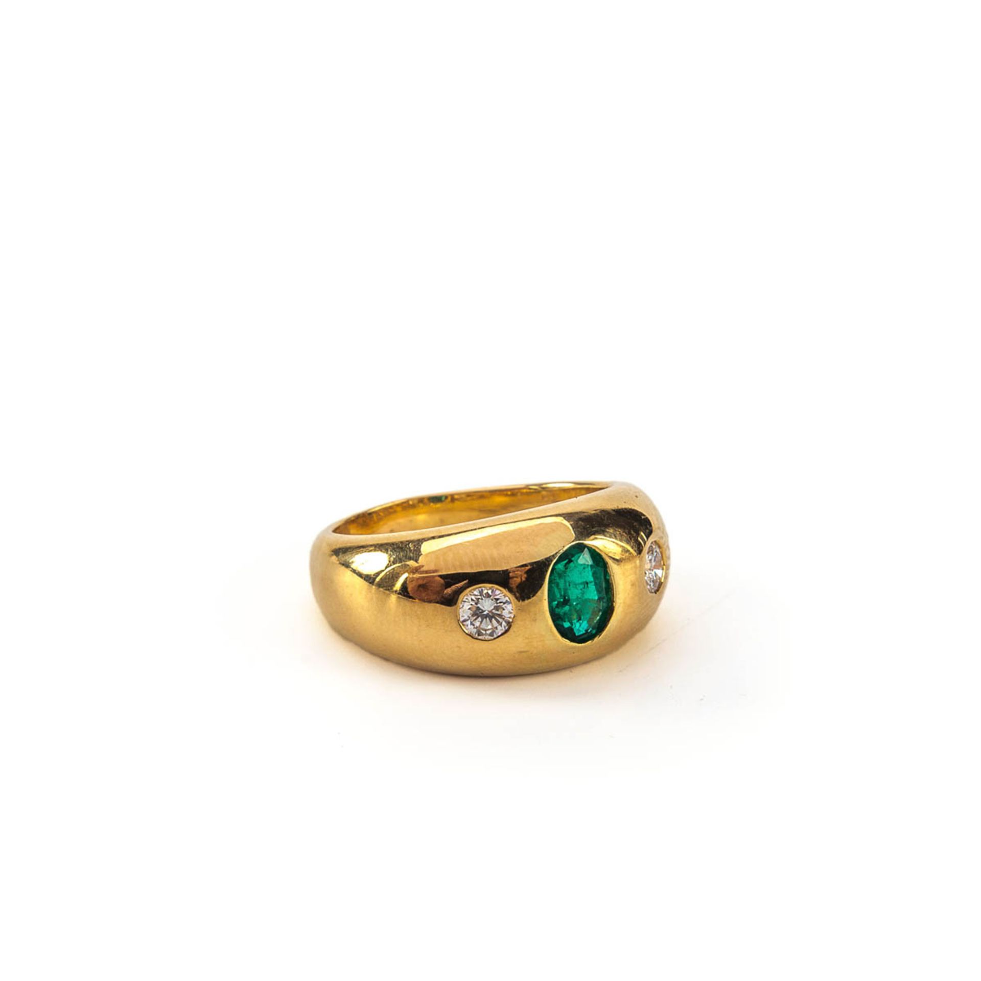 Bandring mit Smaragd und Brillanten, Bulgari 750er Gelbgold. Breite schlichte Ringschienen, zum